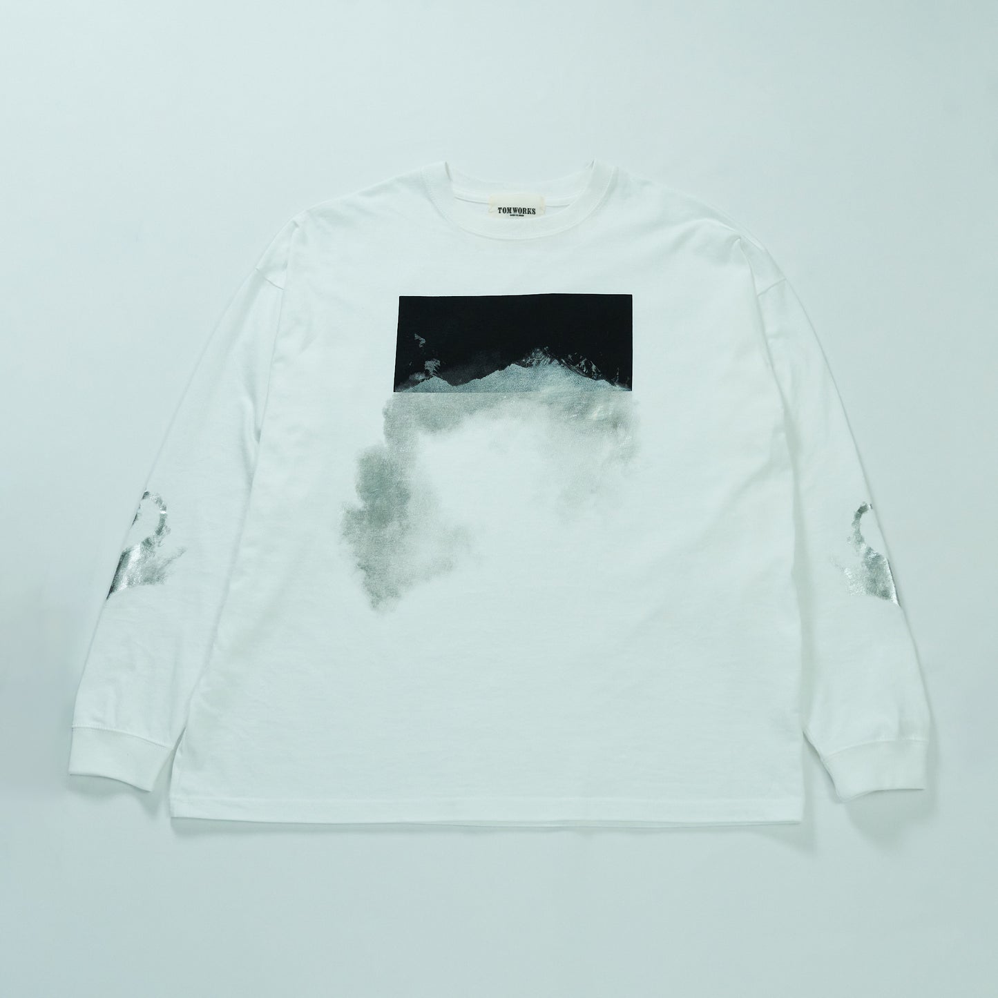 “Frostfall Mountain” Long T-shirt -White-