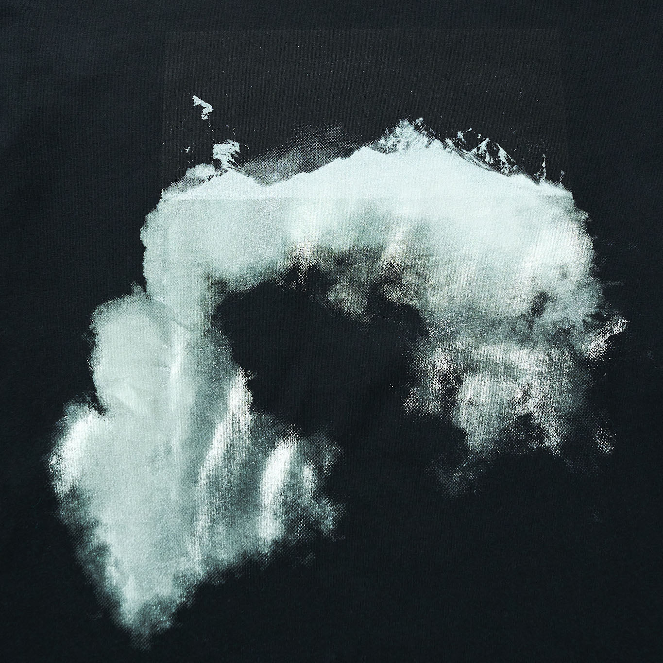 “Frostfall Mountain” Long T-shirt -Black-
