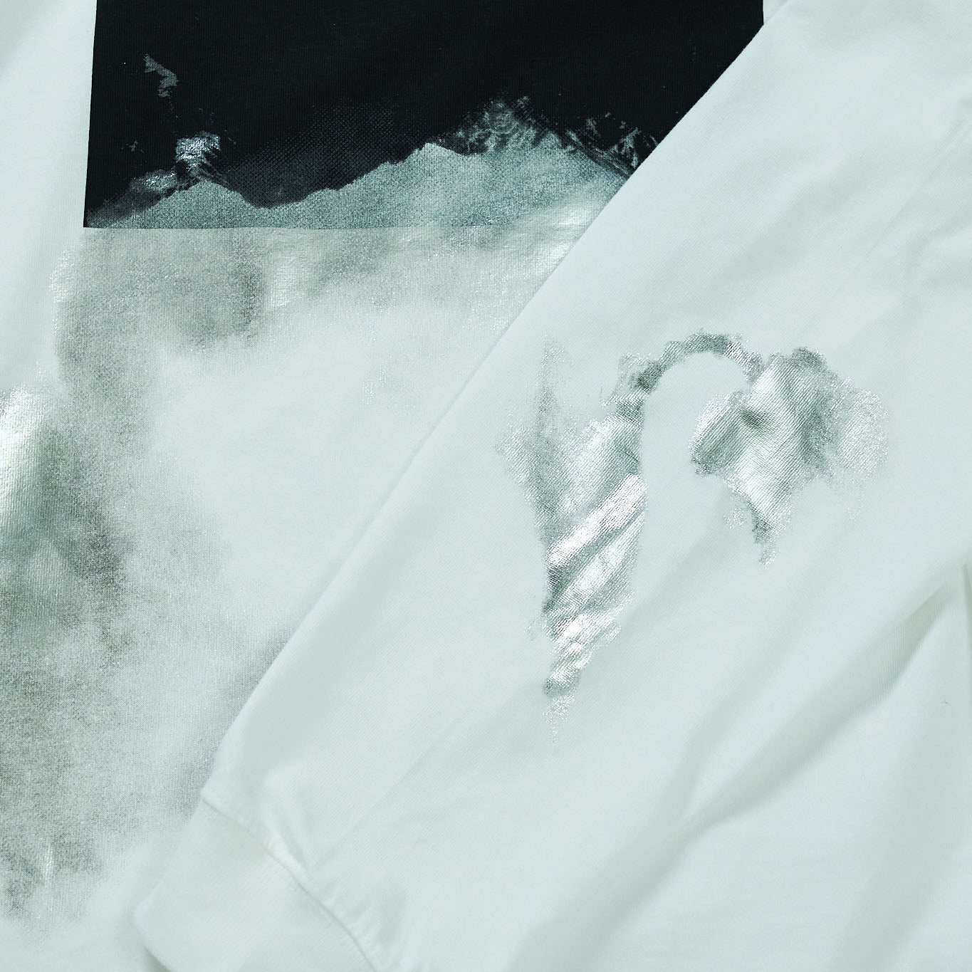 “Frostfall Mountain” Long T-shirt -White-