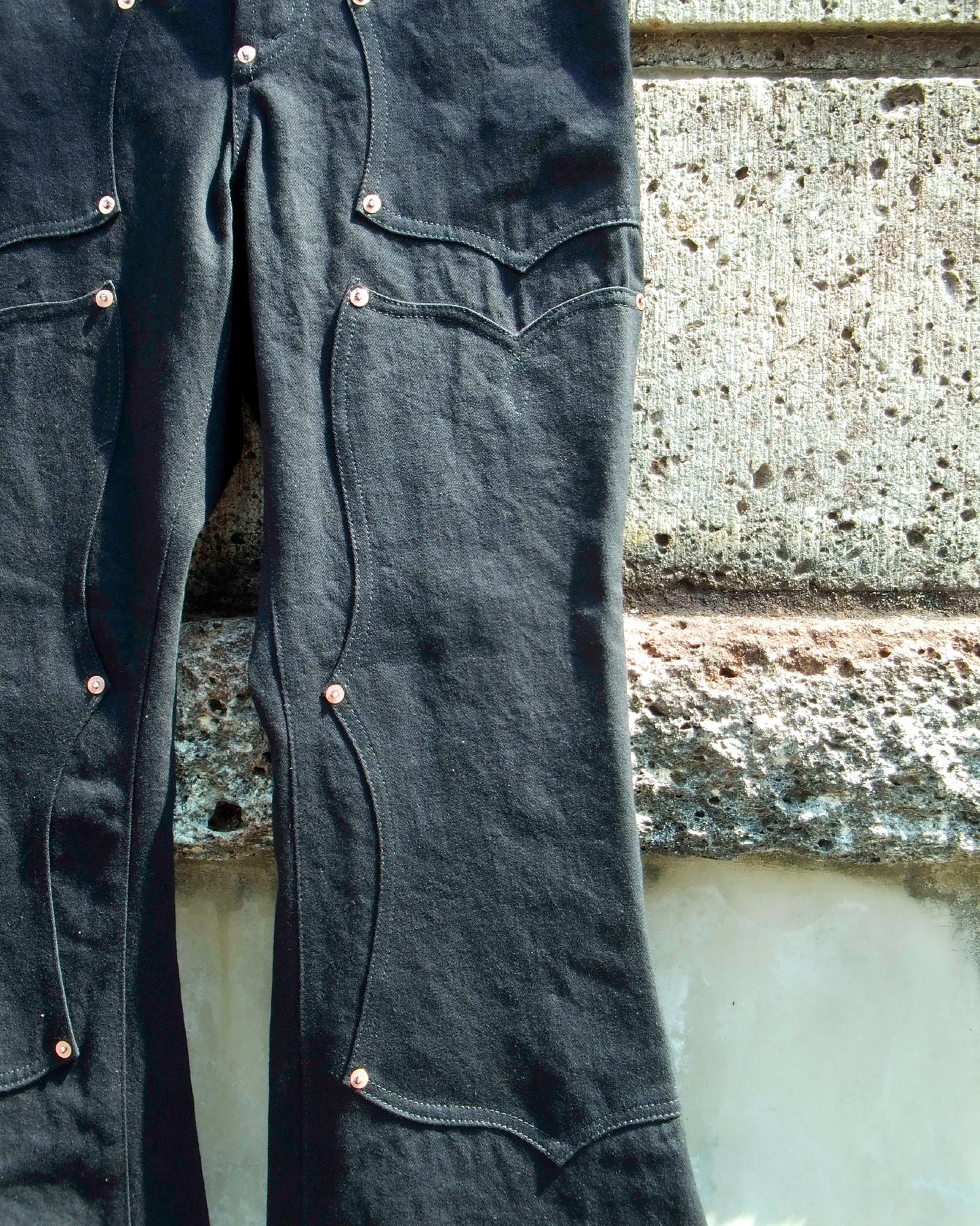 SWEEP Wknee BELL BOTTOM PANTS -Black One-wash -